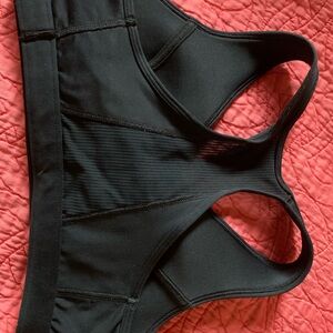 Woman’s sports bra. High support great material. Like new